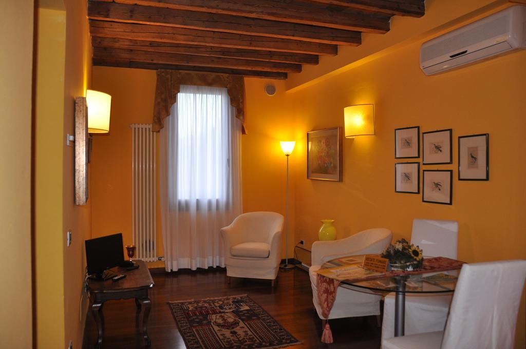 Piazza Nova Guest House Ferrare Chambre photo