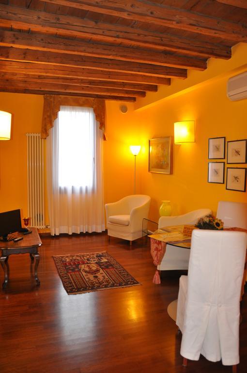 Piazza Nova Guest House Ferrare Chambre photo