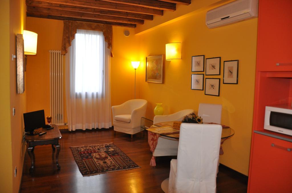 Piazza Nova Guest House Ferrare Chambre photo