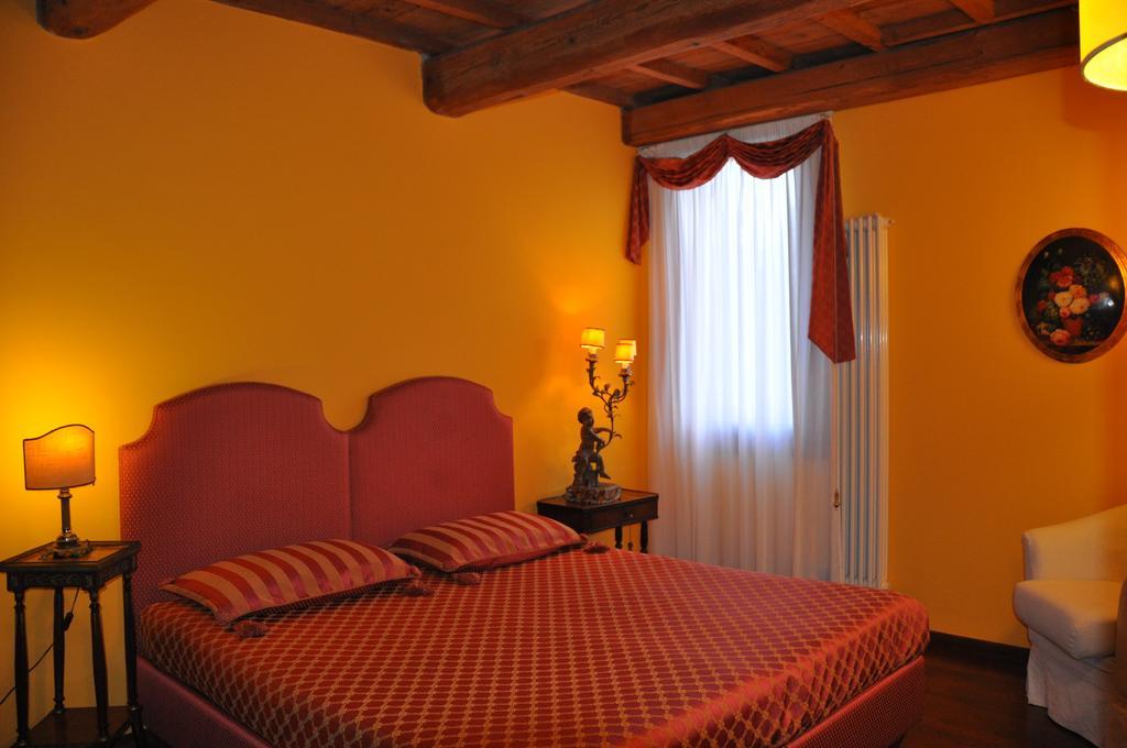 Piazza Nova Guest House Ferrare Chambre photo