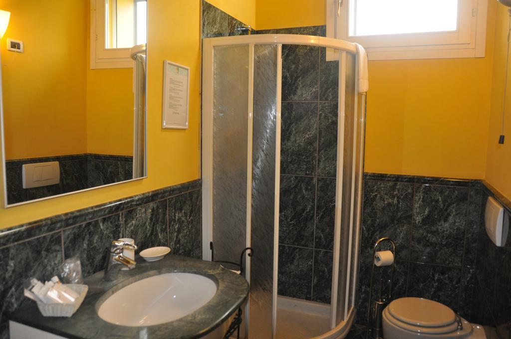 Piazza Nova Guest House Ferrare Chambre photo
