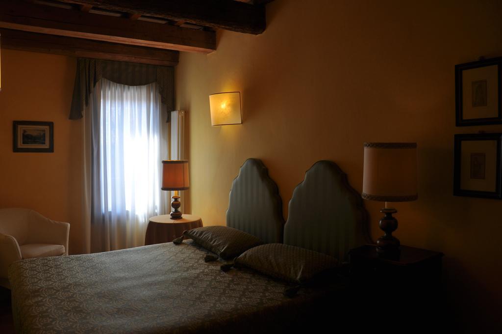 Piazza Nova Guest House Ferrare Chambre photo