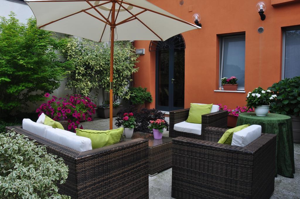 Piazza Nova Guest House Ferrare Extérieur photo